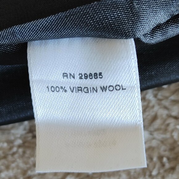 Pendleton Wool Skirt lined, side zipper, back slits. - Picture 4 of 15